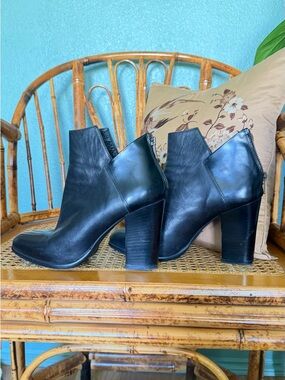 Black Leather Heeled Ankle Boots